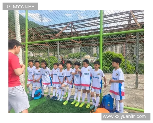 《笑翻全场的足球巨星：球场上的搞笑瞬间与奇葩风采》