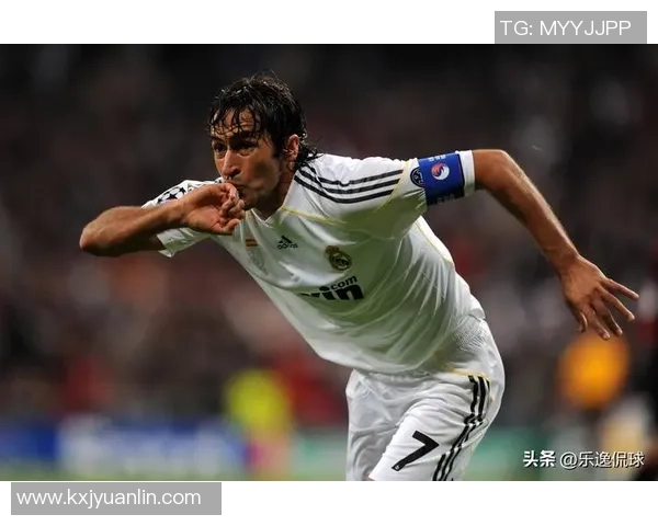 《黑帮球星逆袭传说:从街头混混到绿茵场上的传奇》 《黑帮球星逆袭传说:从街头混混到绿茵场上的传奇》