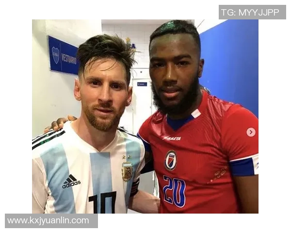 与足球明星合影留念的球迷们最常见的几位球星人物揭秘 与足球明星合影留念的球迷们最常见的几位球星人物揭秘