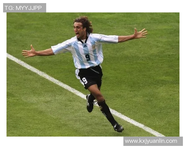 全球足球十号球星排行榜：历史与现役十号球员的巅峰对决