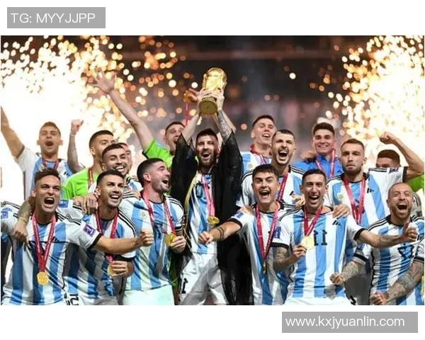 全球顶级足球球员一览：从梅西到C罗的传奇之路与赛场风采