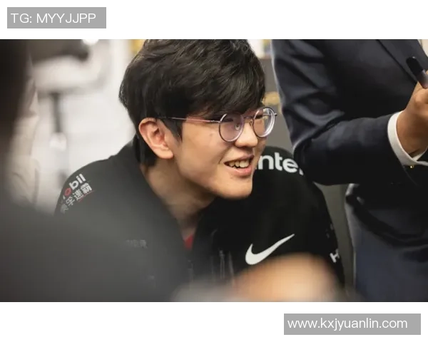 日本足球明星亮相综艺节目展现多面才华和幽默感引发观众热议 日本足球明星亮相综艺节目展现多面才华和幽默感引发观众热议